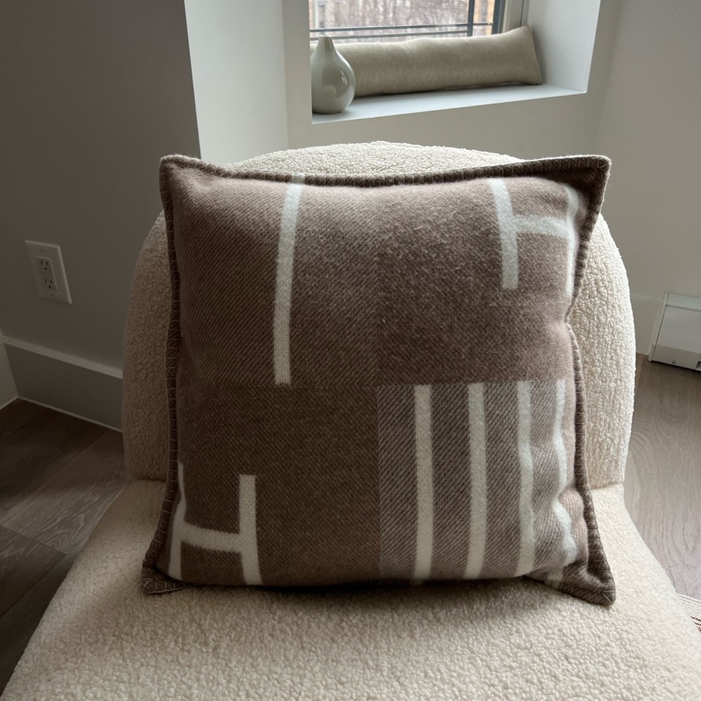 Hermès Brand New Avalon Vibration Pillow - Picture 5 of 7